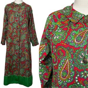 Vintage 60’s Styled by Saybury Collar Paisley Print Green Red Long Sleeve Robe
